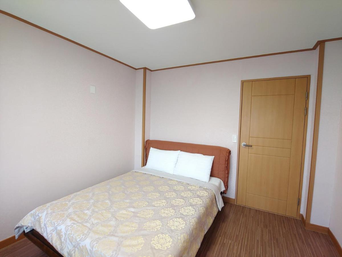 Gyulhouse Pension Seogwipo Exteriör bild