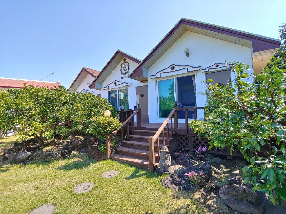 Gyulhouse Pension Seogwipo Exteriör bild