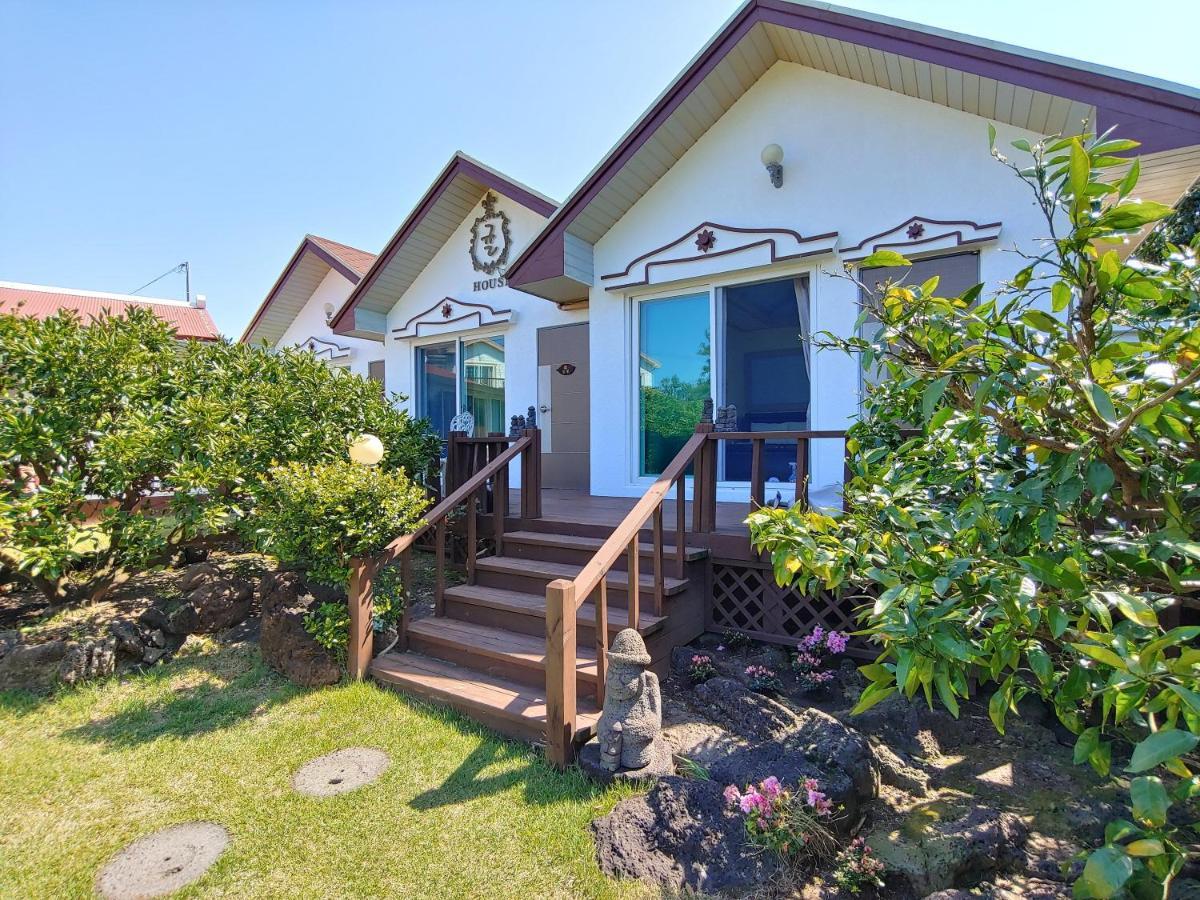 Gyulhouse Pension Seogwipo Exteriör bild